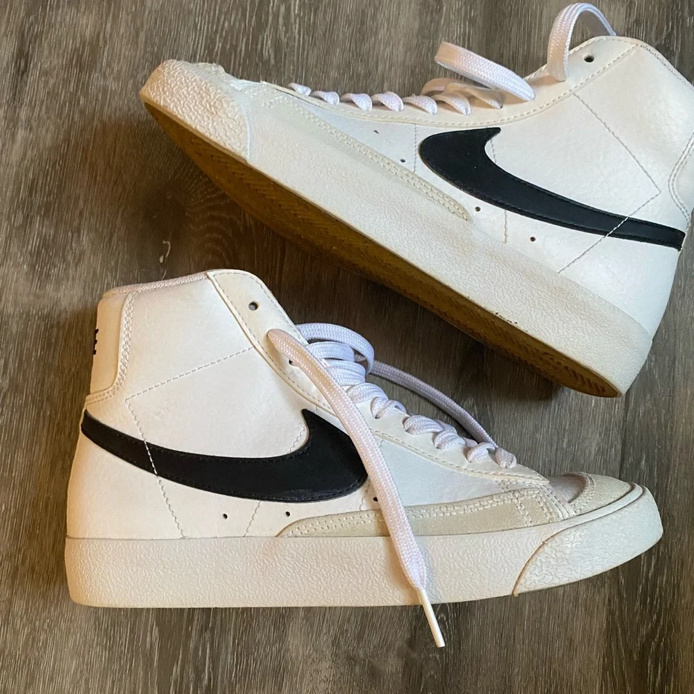 Nike Blazer Mid 77 5Y / Women’s 6.5 / Men’s 5